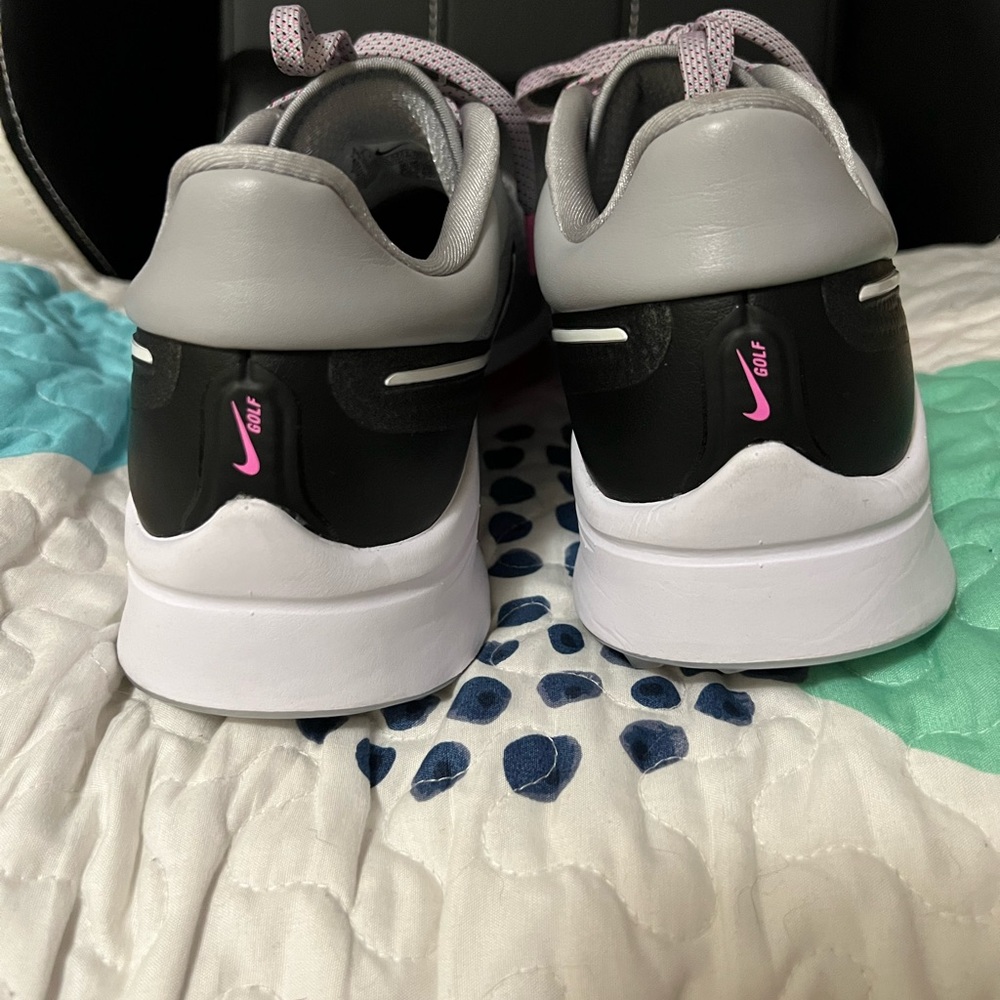 Nike Air Zoom Infinity Tour
NEXT% - Picture 4 of 6